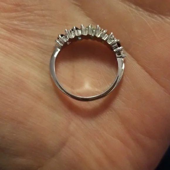 Beautiful Ring - Picture 2 of 4